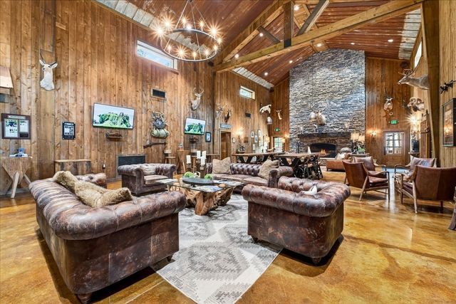 3975 Jarman Hollow Rd, Palmyra, TN 37142