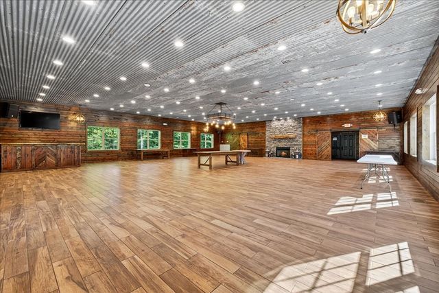 3975 Jarman Hollow Rd, Palmyra, TN 37142