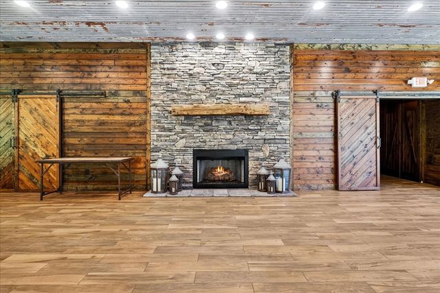 3975 Jarman Hollow Rd, Palmyra, TN 37142