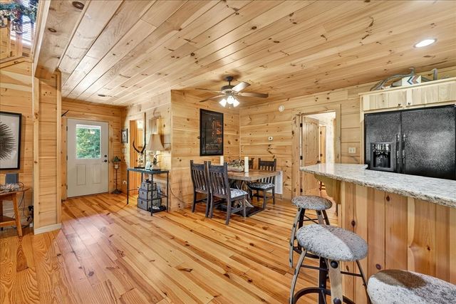 3975 Jarman Hollow Rd, Palmyra, TN 37142
