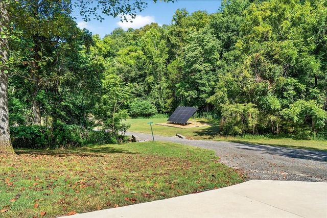 3975 Jarman Hollow Rd, Palmyra, TN 37142