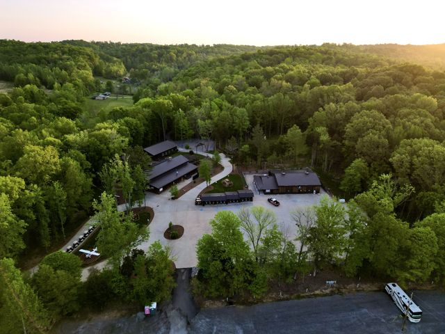 3975 Jarman Hollow Rd, Palmyra, TN 37142