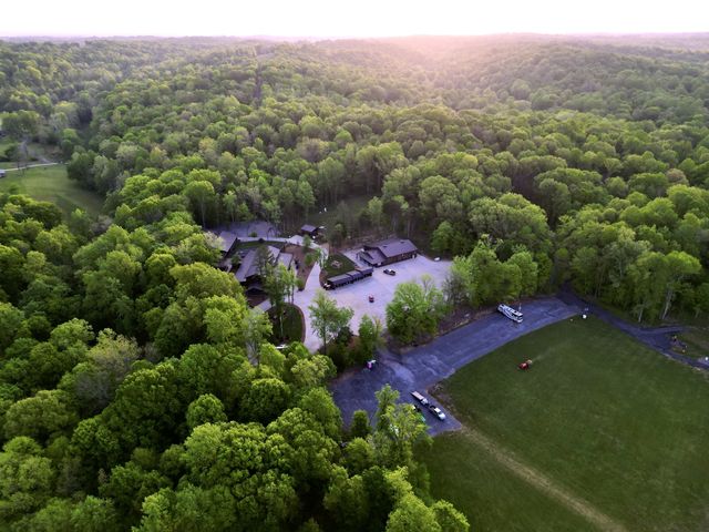 3975 Jarman Hollow Rd, Palmyra, TN 37142