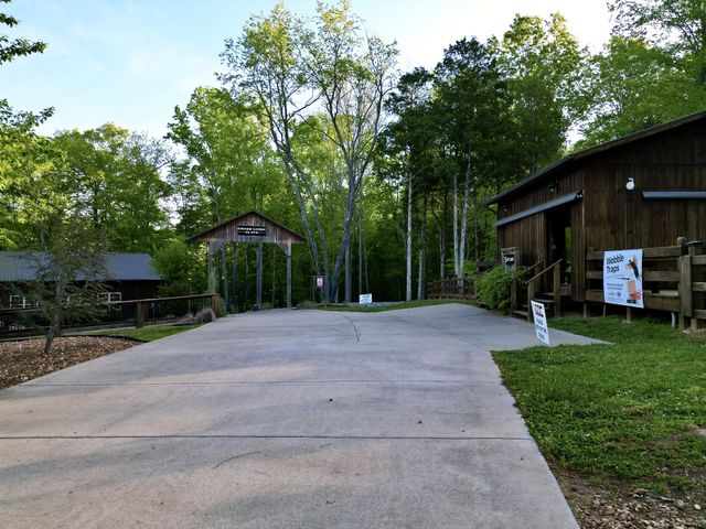 3975 Jarman Hollow Rd, Palmyra, TN 37142
