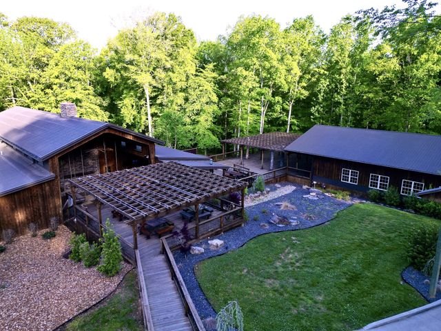 3975 Jarman Hollow Rd, Palmyra, TN 37142