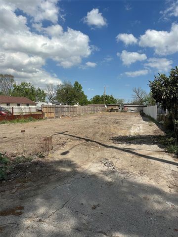3017 Golfcrest Boulevard, Houston, TX 77087