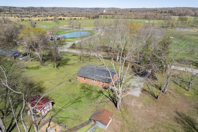 755 Briar Pond Rd, Centerville, TN 37033