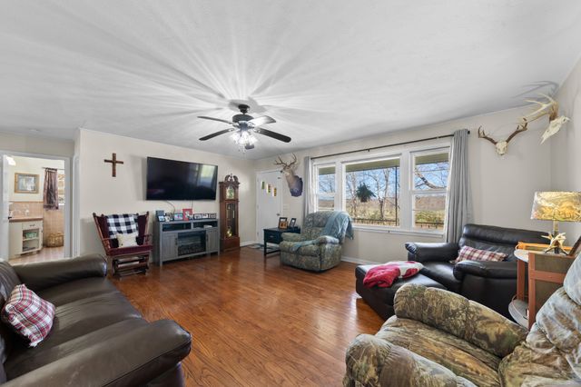 755 Briar Pond Rd, Centerville, TN 37033