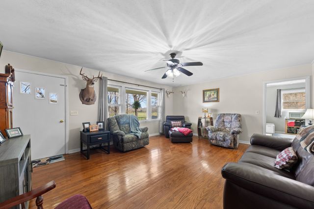 755 Briar Pond Rd, Centerville, TN 37033