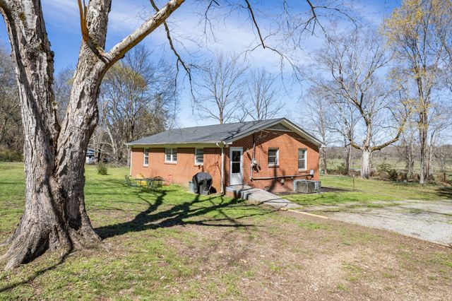 755 Briar Pond Rd, Centerville, TN 37033