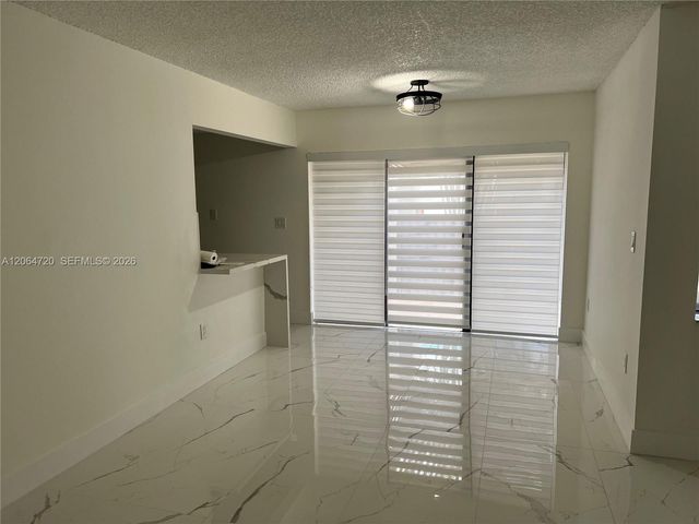 9990 NW 9th St Cir 102, Miami, FL 33172