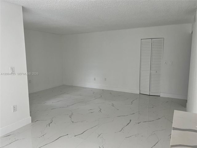 9990 NW 9th St Cir 102, Miami, FL 33172