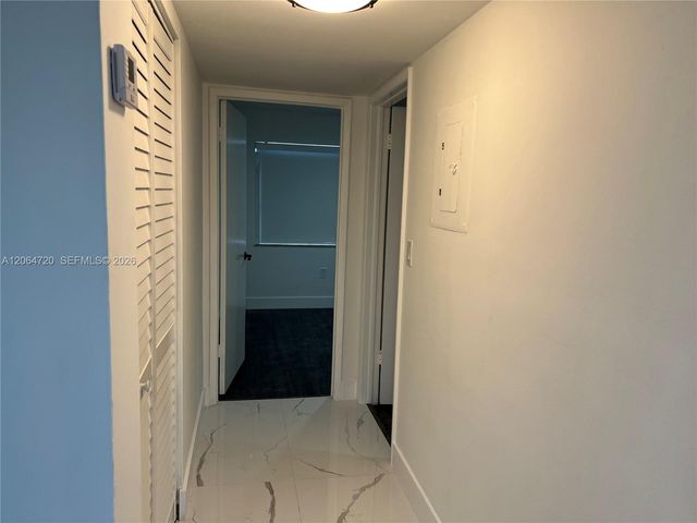 9990 NW 9th St Cir 102, Miami, FL 33172