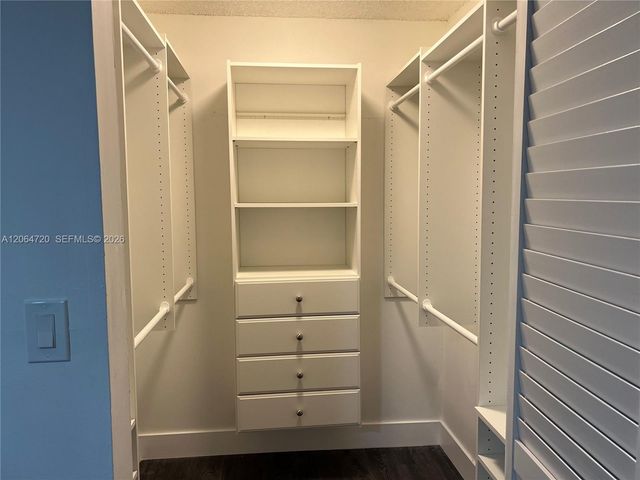 9990 NW 9th St Cir 102, Miami, FL 33172
