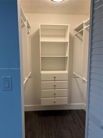 9990 NW 9th St Cir 102, Miami, FL 33172