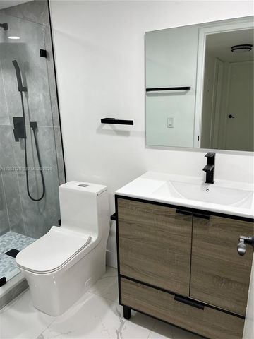 9990 NW 9th St Cir 102, Miami, FL 33172