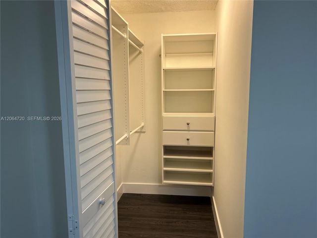 9990 NW 9th St Cir 102, Miami, FL 33172