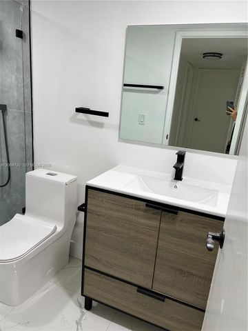 9990 NW 9th St Cir 102, Miami, FL 33172