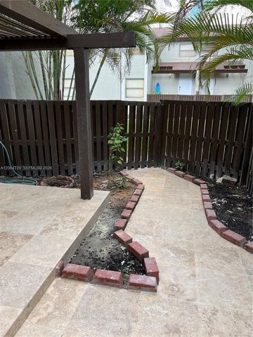9990 NW 9th St Cir 102, Miami, FL 33172