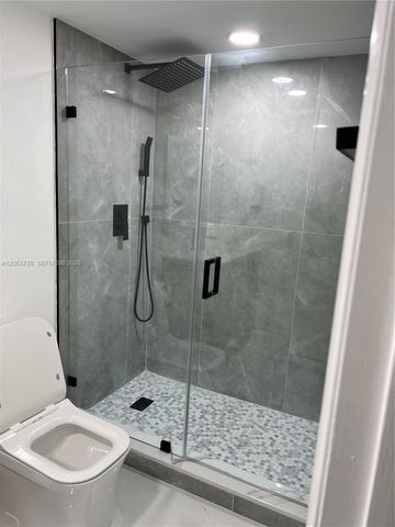9990 NW 9th St Cir 102, Miami, FL 33172