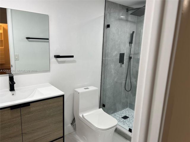 9990 NW 9th St Cir 102, Miami, FL 33172