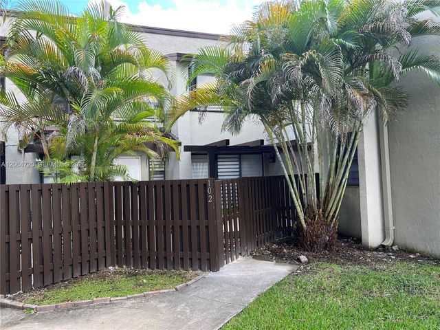 9990 NW 9th St Cir 102, Miami, FL 33172