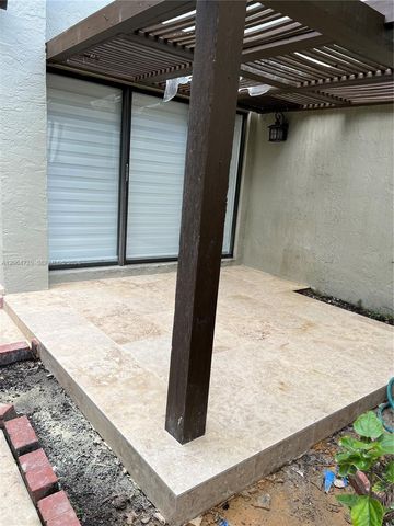 9990 NW 9th St Cir 102, Miami, FL 33172