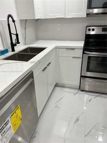 9990 NW 9th St Cir 102, Miami, FL 33172