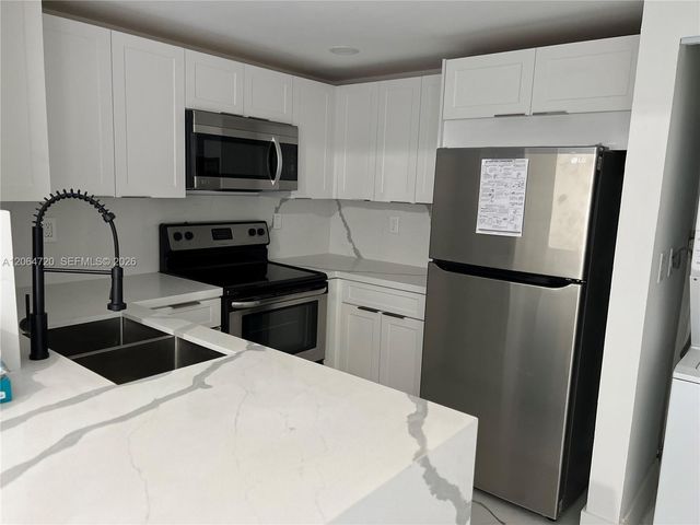 9990 NW 9th St Cir 102, Miami, FL 33172