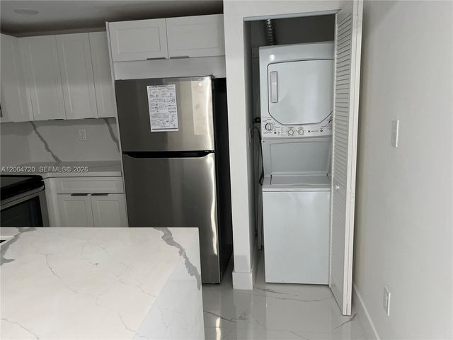 9990 NW 9th St Cir 102, Miami, FL 33172