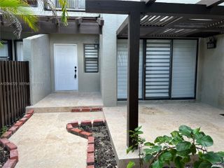 9990 NW 9th St Cir 102, Miami, FL 33172