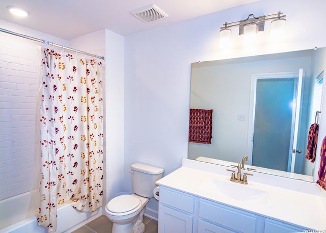 149 Mallorys Way, Castroville, TX 78009