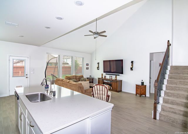 149 Mallorys Way, Castroville, TX 78009