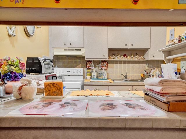 2770 NW 193rd Ter, Miami Gardens, FL 33056