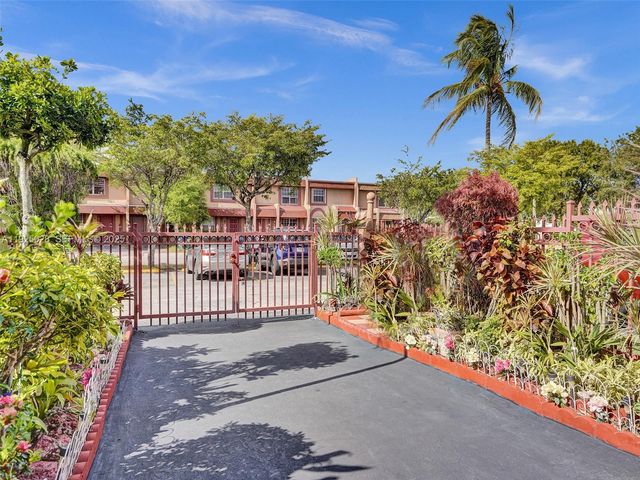 2770 NW 193rd Ter, Miami Gardens, FL 33056