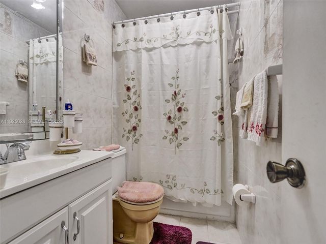 2770 NW 193rd Ter, Miami Gardens, FL 33056