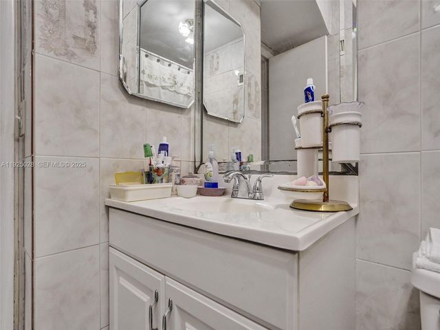 2770 NW 193rd Ter, Miami Gardens, FL 33056