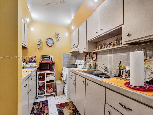 2770 NW 193rd Ter, Miami Gardens, FL 33056