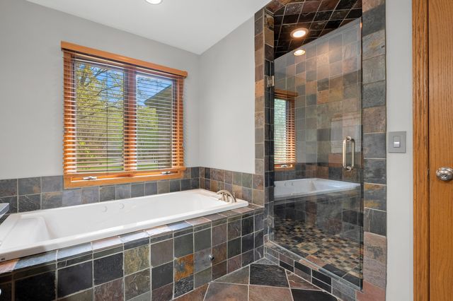 6147 Autumn Ridge, Richland Twp, MI 49083