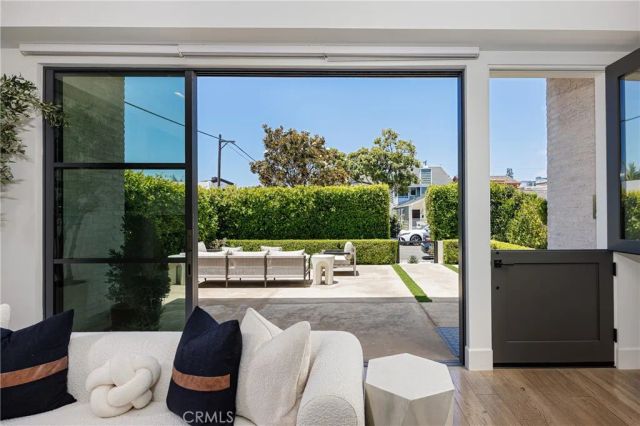 408 Poinsettia Avenue, Corona Del Mar, CA 92625