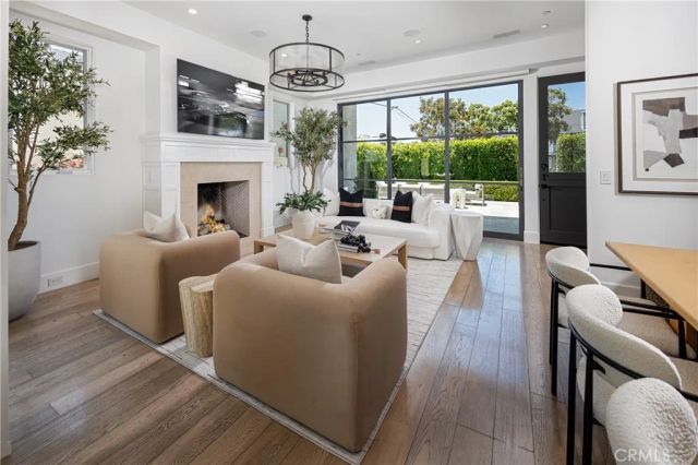 408 Poinsettia Avenue, Corona Del Mar, CA 92625