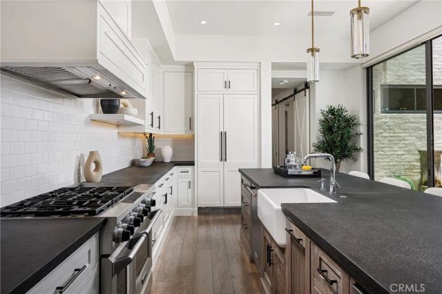 408 Poinsettia Avenue, Corona Del Mar, CA 92625