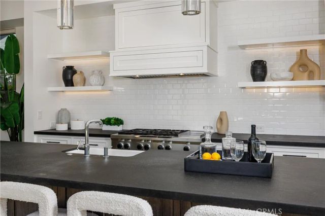 408 Poinsettia Avenue, Corona Del Mar, CA 92625