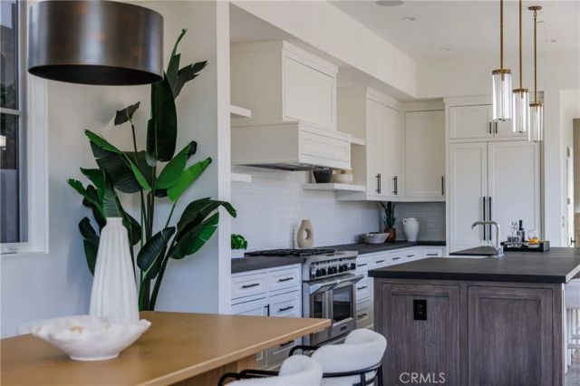 408 Poinsettia Avenue, Corona Del Mar, CA 92625
