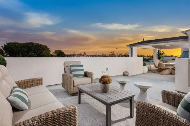 408 Poinsettia Avenue, Corona Del Mar, CA 92625