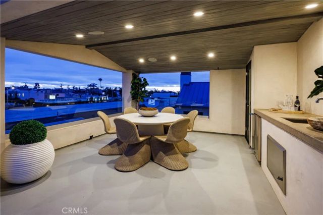 408 Poinsettia Avenue, Corona Del Mar, CA 92625