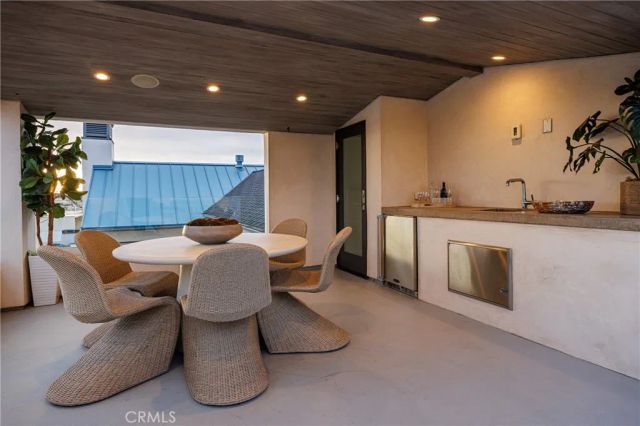 408 Poinsettia Avenue, Corona Del Mar, CA 92625