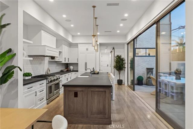 408 Poinsettia Avenue, Corona Del Mar, CA 92625