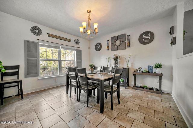 10612 Evanwood Dr, Louisville, KY 40228