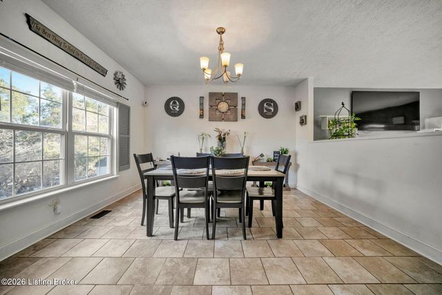 10612 Evanwood Dr, Louisville, KY 40228